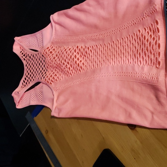 Women's Hollow Back Yoga Top. Pink. One-size. - Picture 6 of 6